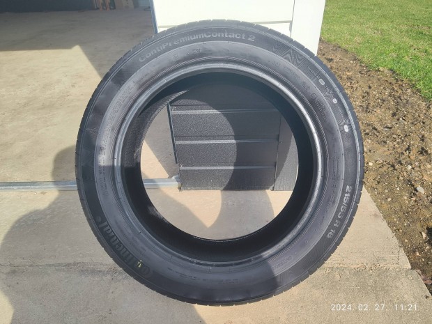 Continental 4 db nyri gumi (215/55 R18) elad 