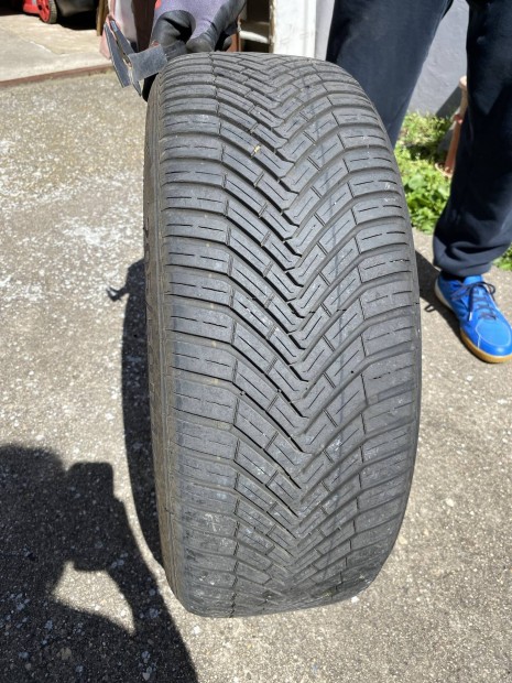 Continental 4 vszakos gumi 205/50 R17 (2021)