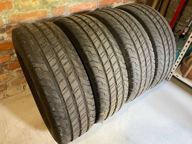 Continental 4db 215/70 R15 C kisteher. 2023-as nyri