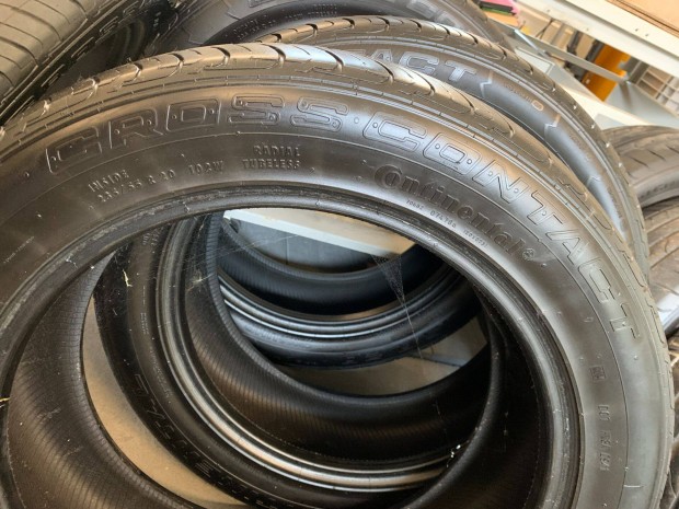 Continental Crosscontact nyri gumi (4 db) 235/55 R20