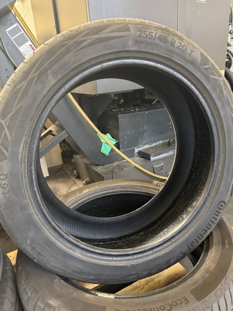 Continental Ecocontact6Q 255/45 R20