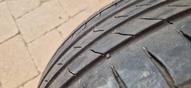 Continental Premium Contact 245/40 R18 eladó (1 darab)
