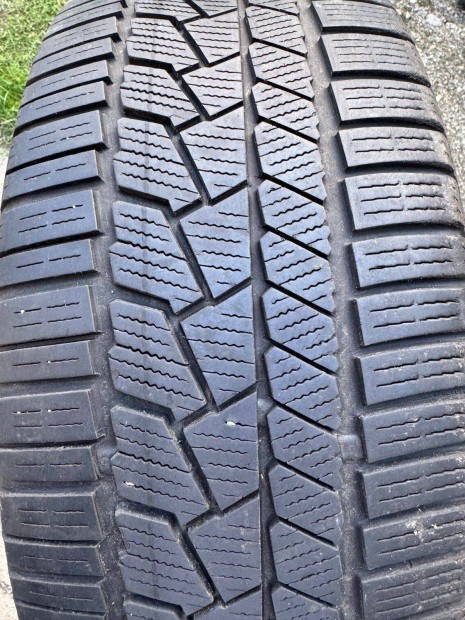 Continental Wintercontact 225/45 R19 XL Runflat 4 db-os téligumi szett
