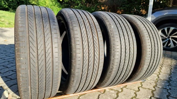 Continental ny�ri gumi szett 235/50 R19 99 V TL 2025