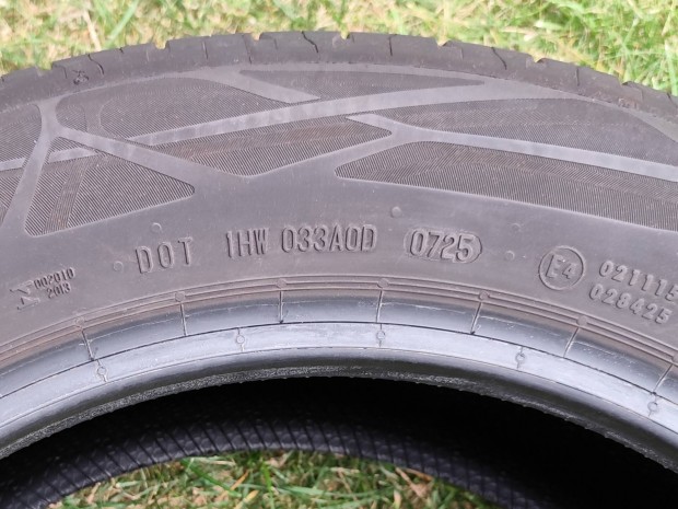 Continental nyárigumi 215/55R17 V