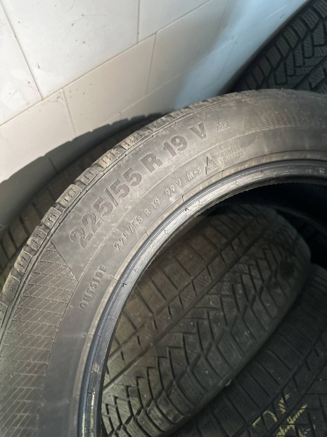 Continental téligumi 225/55 R19