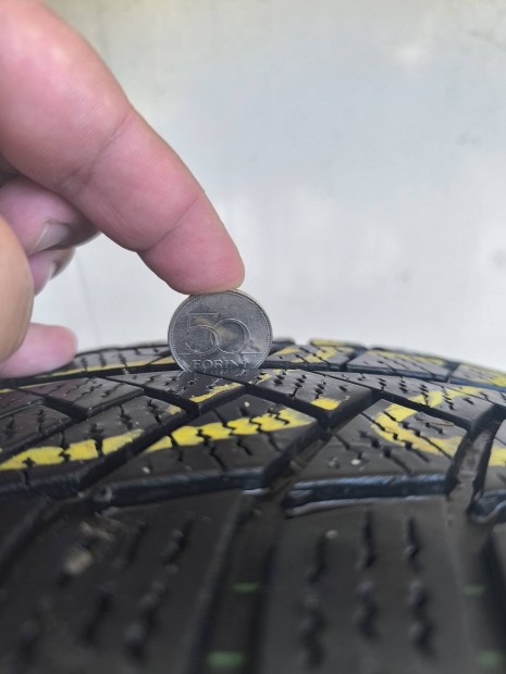 Continental winter contact 235/65/R17