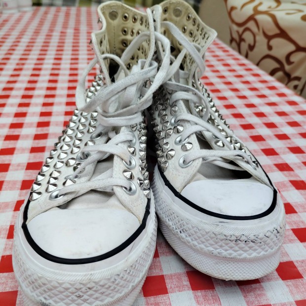 Converse 39- es mret egyedi! Maltese!