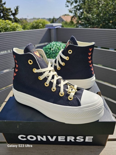 Converse Chuck Taylor Platform (36.5)