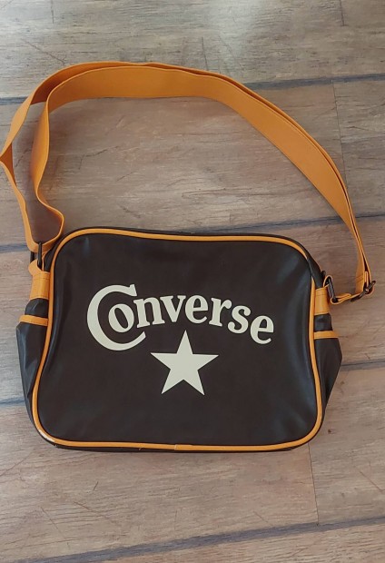 Converse barna v�llt�ska 