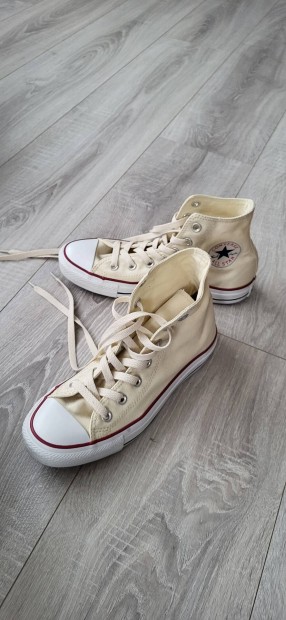 Converse cip elad!