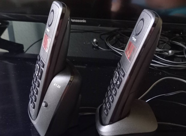 Cordless telefon, 2 kzibeszlvel, flizott llapotban