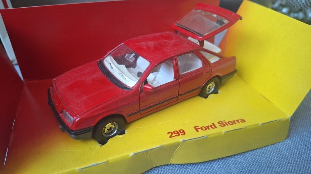 Corgi Ford Sierra Ghia 1:43