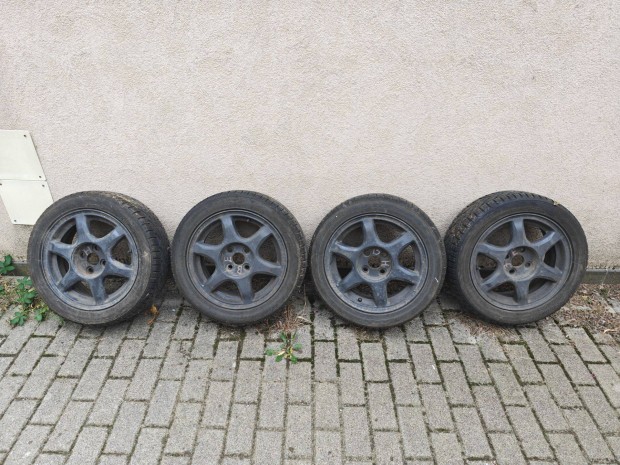 Corolla E11 G6 felniszett téli gumival