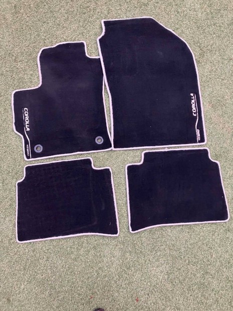 Corolla Hybrid szvetsznyeg