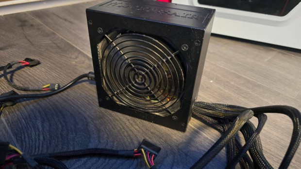 Corsair 400w-os tpegysg