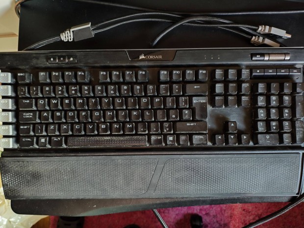 Corsair K95 RGB Platinum mechanikus billentyűzet