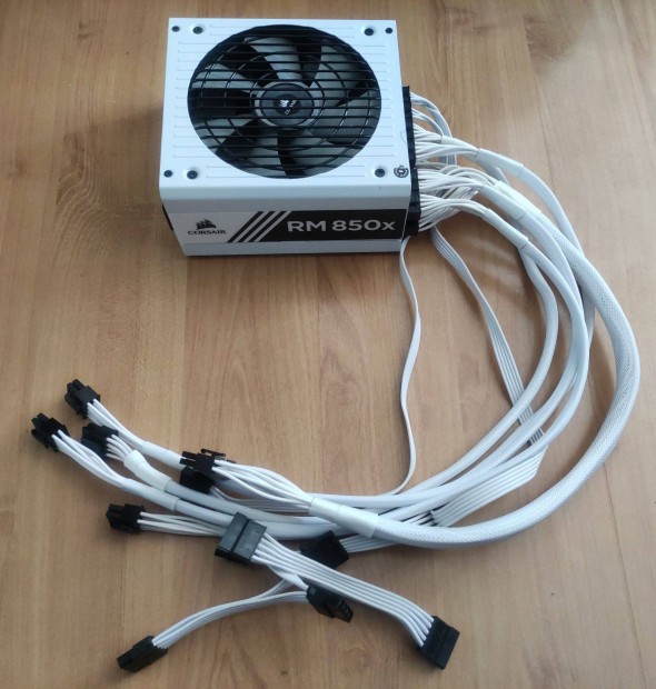 Corsair RM850x Gold 850W White / Fehr Modulris Tpegysg