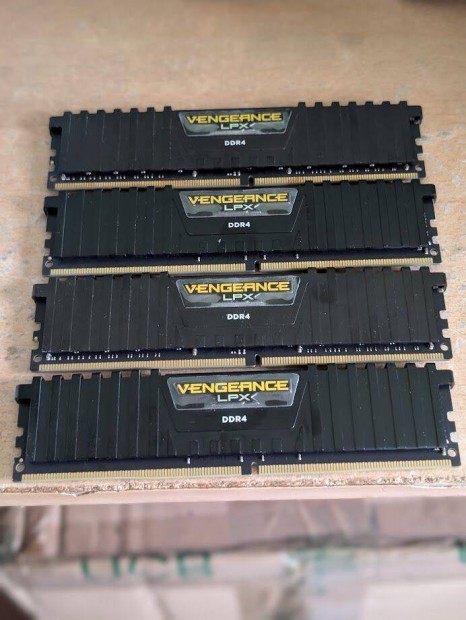 Corsair Vengeance Lpx Black - DDR4 32GB 2666MHz (4x8GB) (Hasznlt)