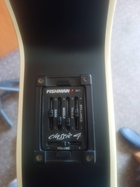 Cort elektroakusztikus gitár, ritkaság