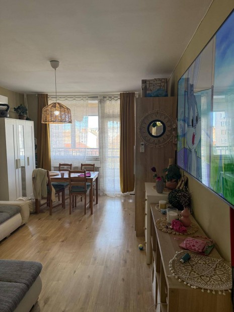 Corvin negyedben k�tszob�s, panor�m�s lak�s elad�