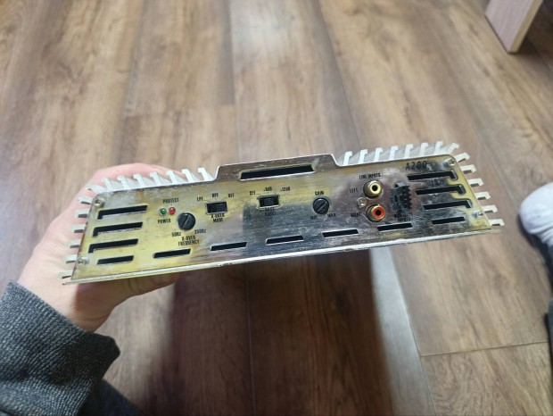 Crag A200 aut�s er�s�t� - 2 csatorn�s, tesztelt, t�k�letesen m�k�dik!