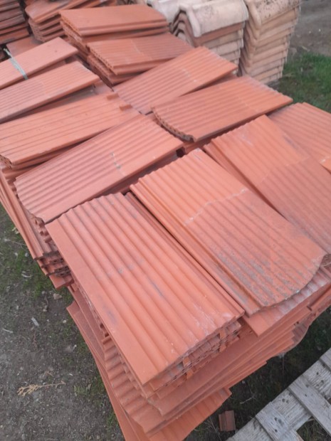 Creaton hortob�gy 300db cser�p elado.Sz�llit�s megoldhato.