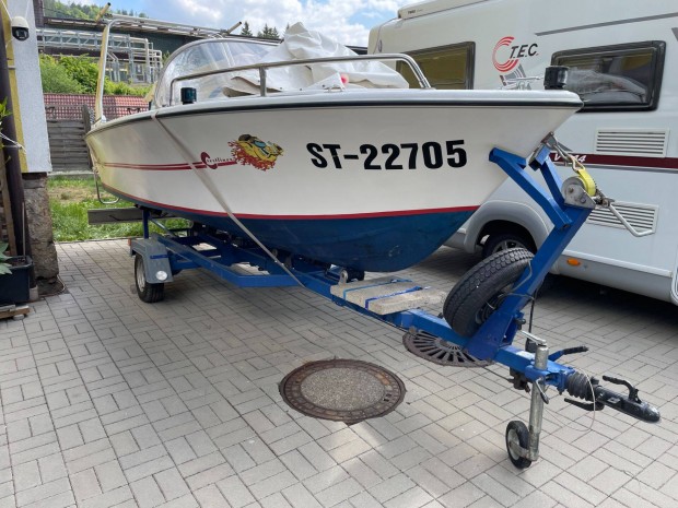 Crestliner óriási motorcsónak 1000kg-os ráfutófékes utánfutóval olcsón
