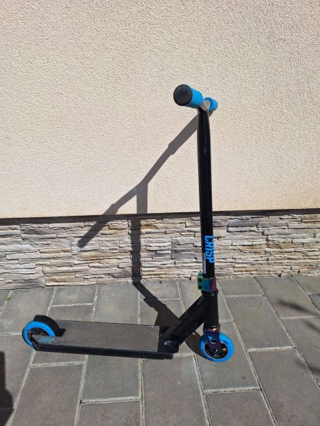 Crisp Switch Freestyle roller fekete-kék színben