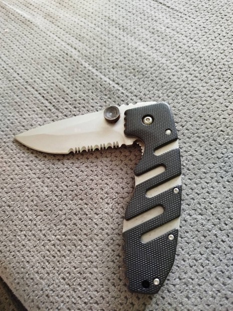 Crkt bicska 