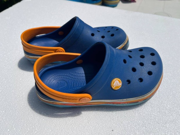 Crocs J 1 (32-33-as) papucs hullám díszítéssel