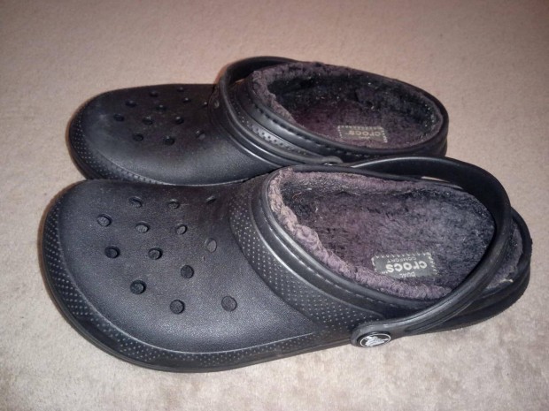 Crocs bélelt papucs 36,5-ös méretben eladó!