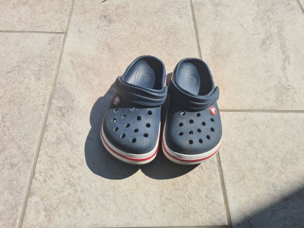 Crocs gyerek papucs J2 (kb 32-es mret)