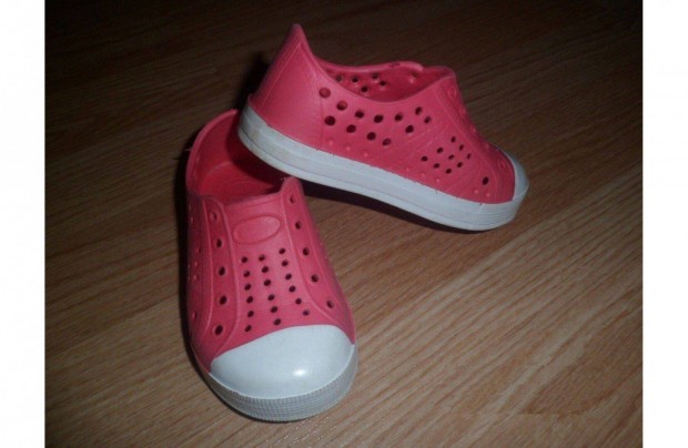 Crocs stlus 21-es gumicip/vizicip elad