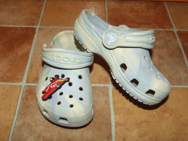 Crocs szandál + Repcsi klipsz 22-23 méret (C 6)
