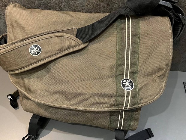 Crumpler Cheesy Disco laptop tska