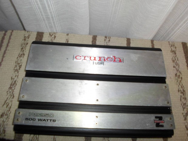Crunch P2250 500W k�t csatron�s aut� er�s�t�