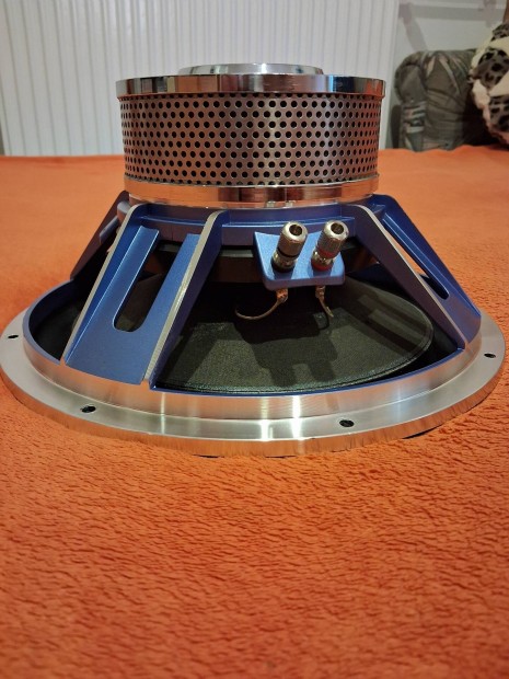 Crunch fatboy mlynyom.500w rms