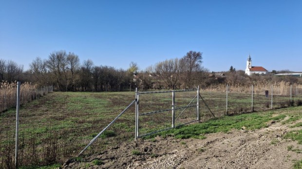 Csaj�g, Patak k�zel�ben, 2000 m2-es, telek