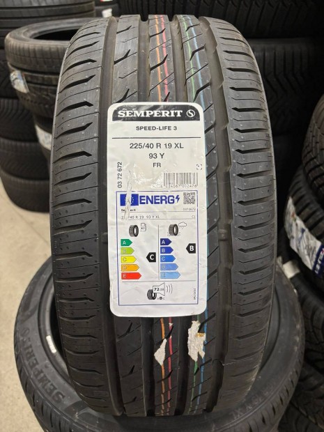 Csak 2 db 225/40R19 225/40 R19 új Semperit nyári gumi ÁR/db Dot4823/24