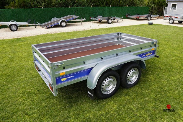 Csak �prilisban - akci�s �j 2 tengelyes ut�nfut� (250x135cm) +rendsz�m