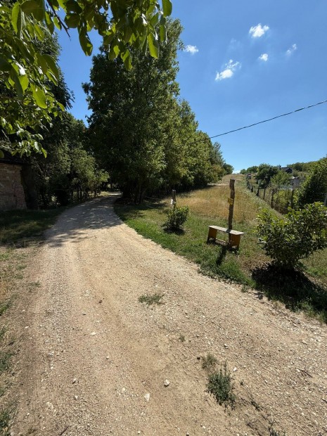 Cs�kv�ron elad� z�rtkerti panor�m�s telek!