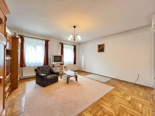 Csal�di H�z Gar�zzsal Egy�tt Elad�