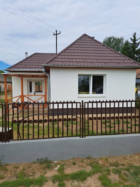 Családi Ház Oros frekventált helyén
