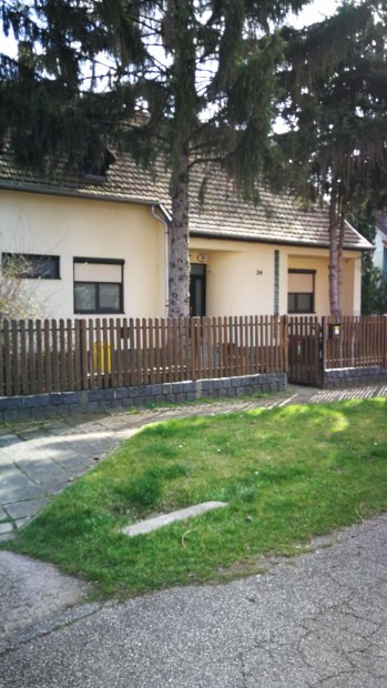 Csal�di h�z 6 szob�val �s kerti garzon