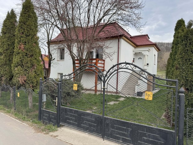 Csal�di h�z 8 szob�s Karancsalj�n elad�!