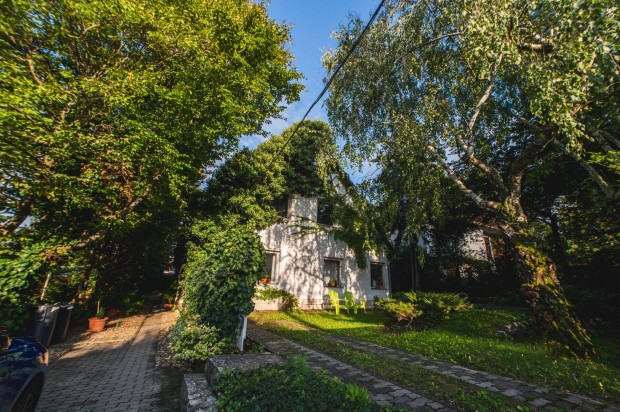 Csal�di h�z Adyligeten