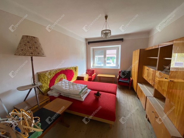 Csal�di h�z Barbacson elad�