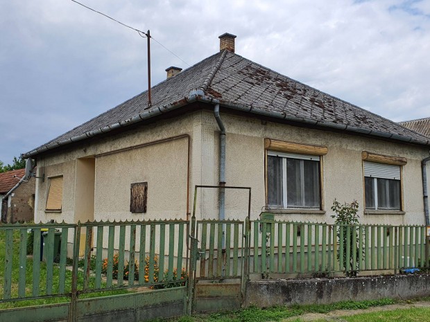 Csal�di h�z Beregdar�con !