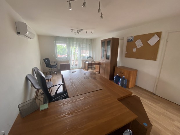 Csal�di h�z C�GEK SZ�M�RA a Gy�ri kapuban KIAD�